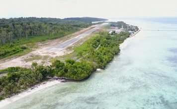 Mengintip Indahnya Bandara Maratua di Kepulauan Derawan Dari Atas bandara maratua